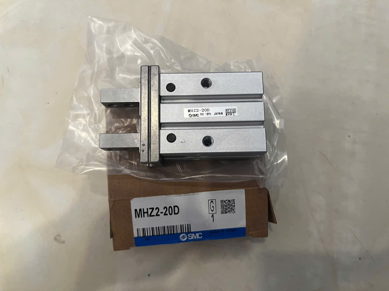 Kẹp khí nén SMC MHZ2-20D