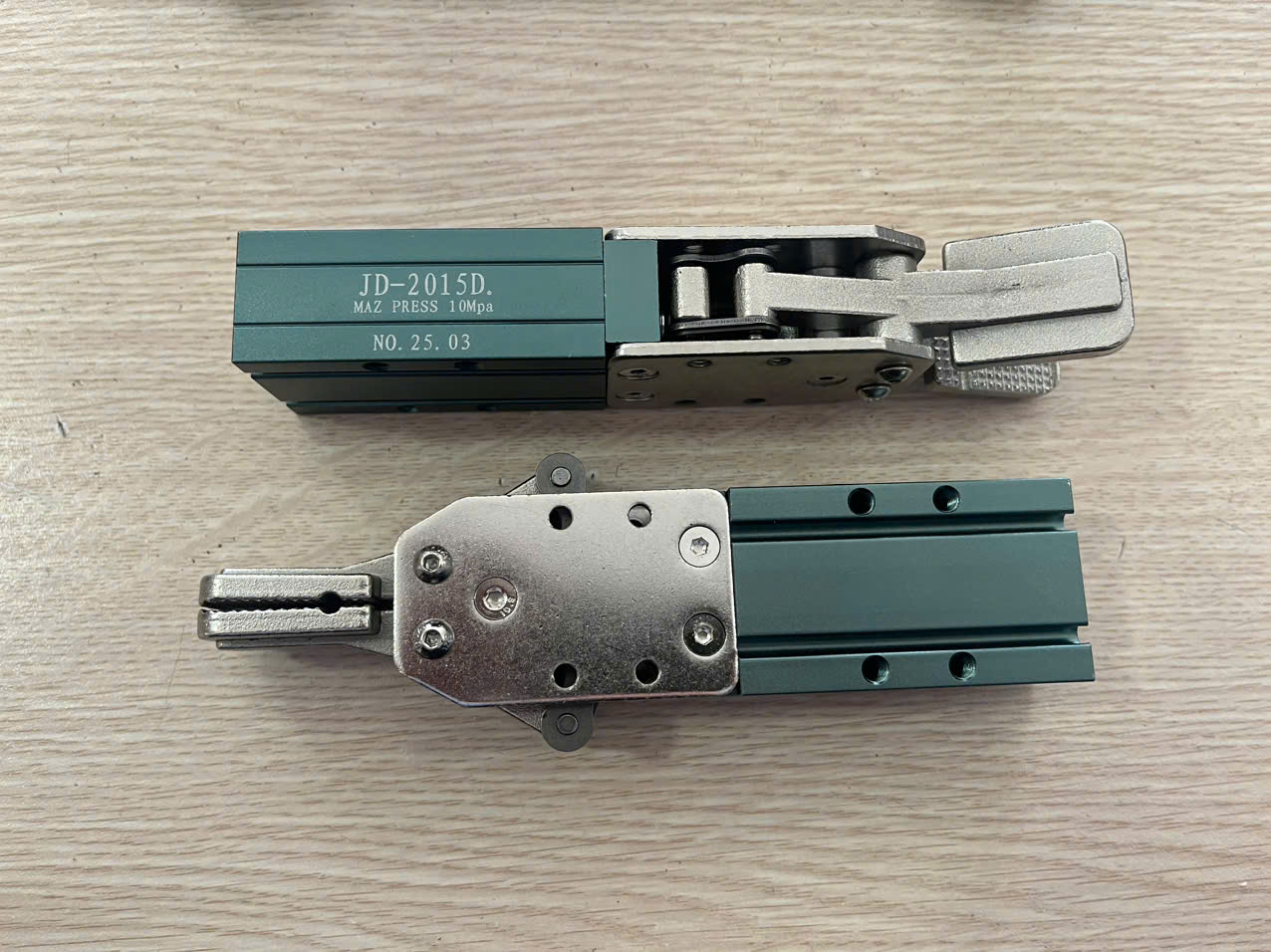 Tay kẹp JD-2015DK